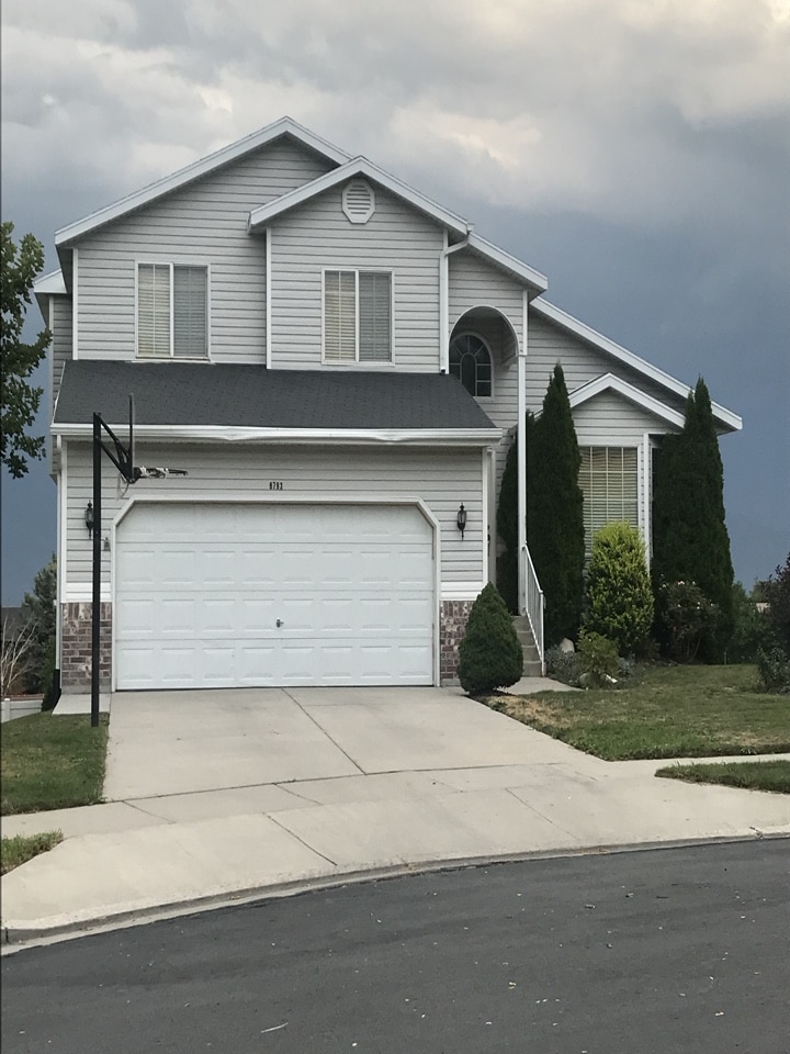 West Jordan, UT - WE BUY HOUSES FAST. Last week we purchased this home for cash in less than 7 days. The property was in foreclosure and the seller was looking for a quick sale. We were able to put thousands of dollars in the sellers pocket and allow them to live in the house for 30 days rent free!