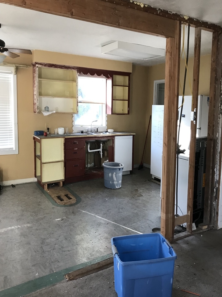 Riverton, UT - Checking in on the progress of our latest cash purchase here in Riverton. We are currently in the process of cleaning out the property. 
