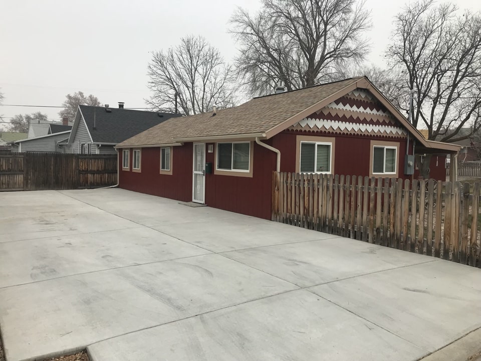 Millcreek, UT - Got possession of our next project this morning. We purchased the house for cash last month and allowed the sellers to live in the home rent free for about 30 days while they moved. After a little TLC this home will look great! 