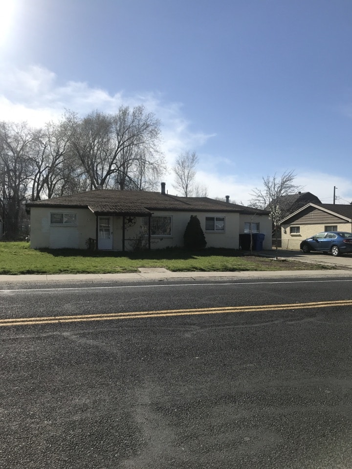 Kearns, UT - Received a call earlier today from a homeowner looking for a cash offer on their home. He mentioned the home is in need of repair and would like to sell it in “as is” condition. 