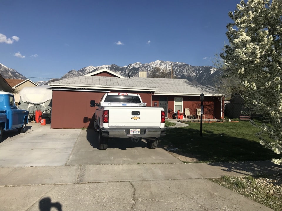 Sandy, UT - Received a call yesterday from the homeowner of this Sandy home. He has some unfinished projects in the home but would like to sell the home sooner rather than later to find a bigger house for his family. We will review the home now that we have seen it and give him a fair cash offer tomorrow!! 