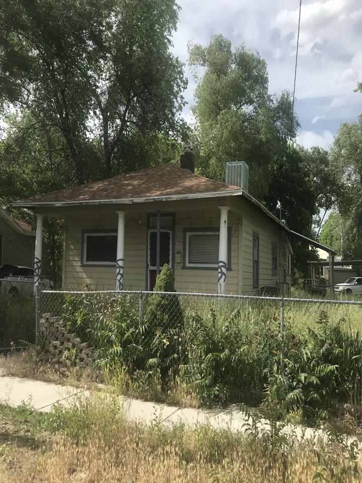 Salt Lake City, UT - STOP FORECLOSURE. Today we signed papers to purchase this Salt Lake City property that was in foreclosure. The sellers had moved out of the property and didn’t believe they had any options to save the home. We were able to put thousands of dollars in there pocket and save there credit. A win win situation for everyone! 