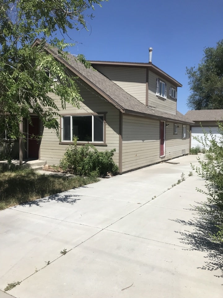 West Valley City, UT - WE BUY HOUSES. Looking at this West Valley fixer upper that is currently on the market. There was a flood in the home and the seller doesn’t want to deal with it anymore so they put the property on the market. We were able to submit a cash offer to close ASAP. Hopefully it works out for the seller!