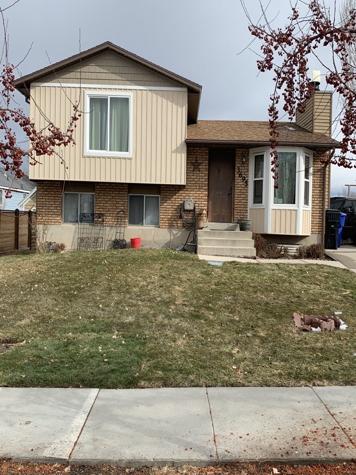 Magna, UT - WE BUY HOUSES FAST. Looking at a property in Magna that the sellers are considering selling without the hassle of Real Estate agents.