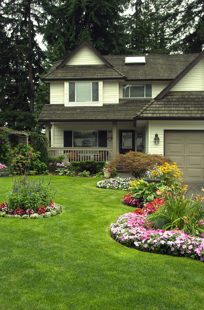 Get a Plan, Well Maintained House Yard Paint and Landscape Lawn